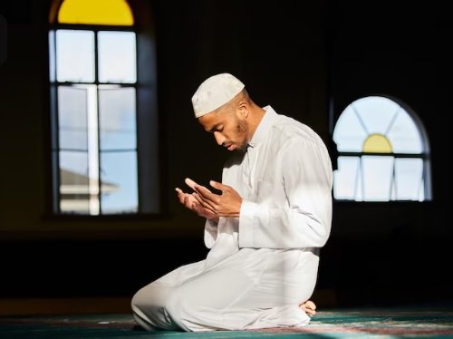 ILUSTRASI memanfaatkan waktu mustajab untuk berdoa di Bulan Ramadhan. (freepik)