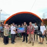 Untuk memastikan sinergi dan penanganan bencana yang optimal, penyaluran paket bantuan dilakukan melalui koordinasi dengan BPBD Kabupaten Bandung, sebelum didistribusikan kepada warga terdampak yang masih melakukan tanggap bencana di lokasi tanggul jebol.
