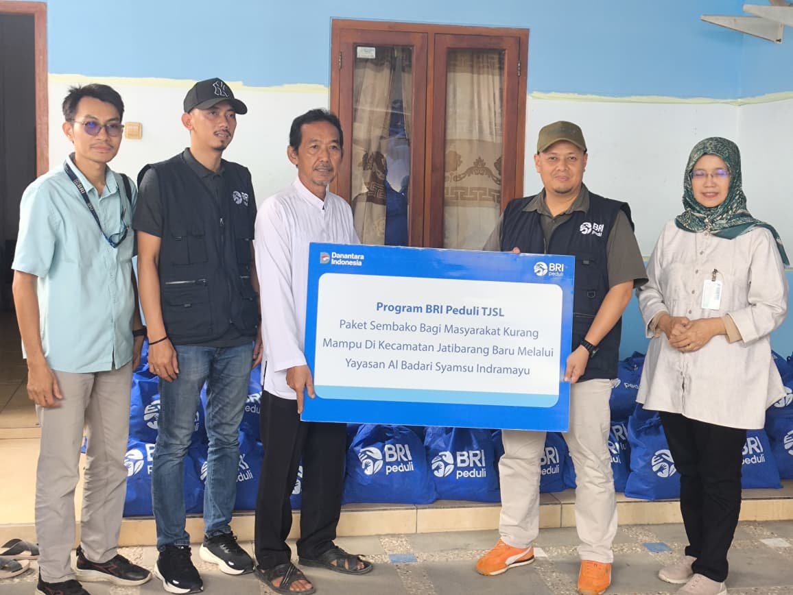 PT Bank Rakyat Indonesia (Persero) Tbk. melalui Regional Office (RO) Bandung dan Kantor Cabang (BO) Jatibarang merealisasikan program Tanggung Jawab Sosial dan Lingkungan (TJSL) dengan menyalurkan bantuan sebanyak 5.000 paket sembako bagi masyarakat kurang mampu di wilayah Kecamatan Jatibarang, Indramayu.