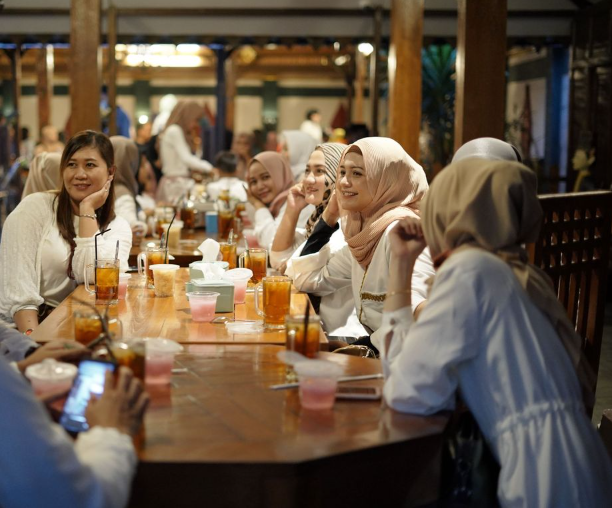 Rekomendasi Tempat Bukber Favorit di Cimahi, Nyaman untuk Keluarga hingga Nongkrong Bareng Teman