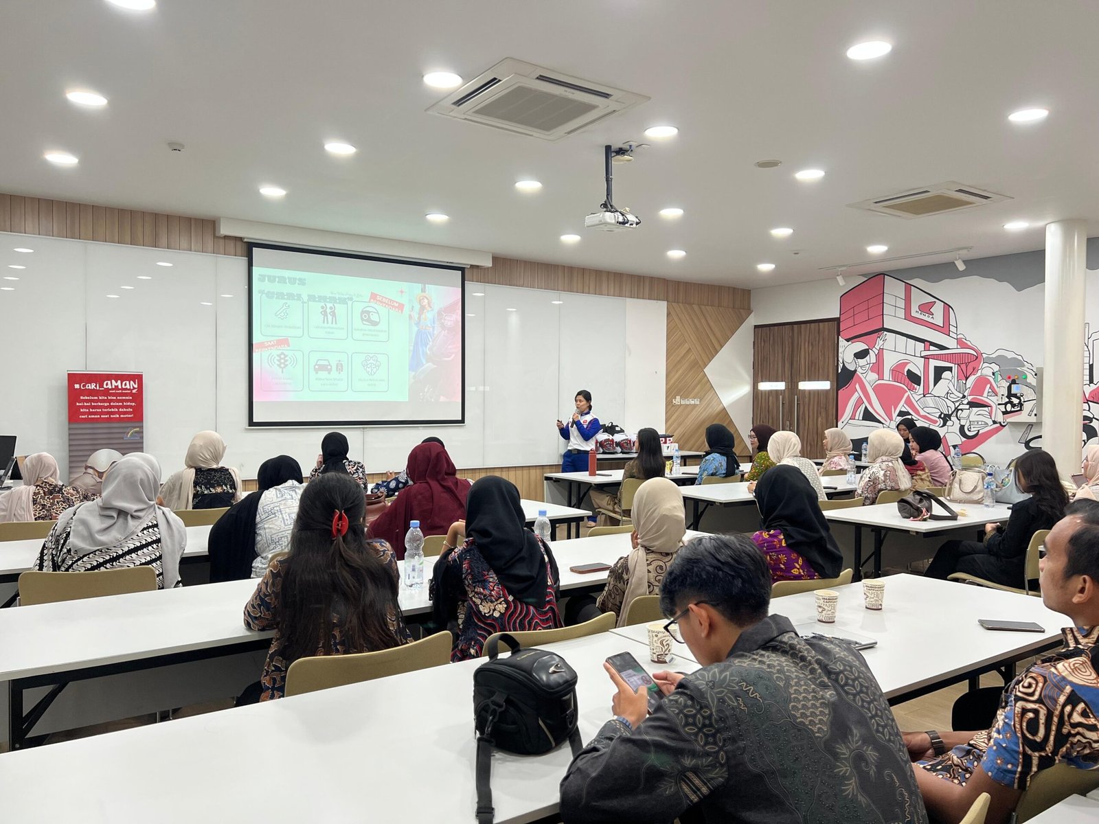 Seminar Zen on Wheels, DAM Dorong Perempuan Lebih Percaya Diri dan #Cari_Aman di Jalan