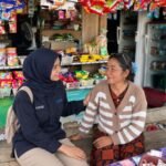 Fipi Novita Sari sebagai Account Officer (AO) PNM Mekaar