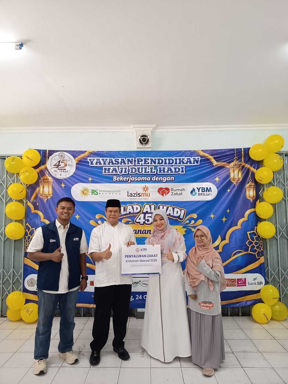 YBM BRILiaN Region 9 Bandung berkolaborasi dengan Yayasan Pendidikan Haji Dull Hadi menyelenggarakan khitanan massal bagi 25 anak mustahik di SMK Al-Hadi, Jalan Pesantren No. 127, Arcamanik, Kota Bandung, Sabtu (24/10). foto istimewa